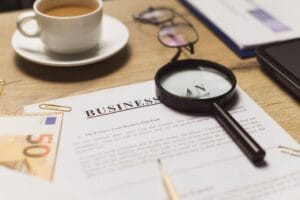 Profesjonalne podejście do analizy i tłumaczenia dokumentacji biznesowej
