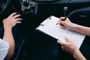 Zestaw dokumentów niezbędnych do rejestracji samochodu sprowadzonego z zagranicy